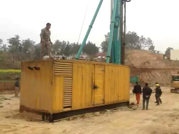 舞钢如何判断水冷式机油散热器密封件是否需要更换？